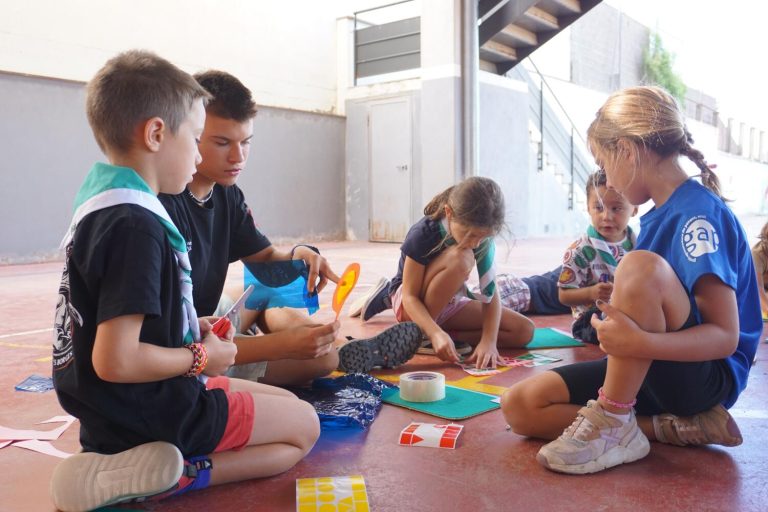 Capítol quart – En toca buscar a fons, Mini Colònies d’Estiu